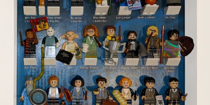 1024x1024 LEGO® Minifigures Harry Potter™ and Fantastic Beasts™ Background