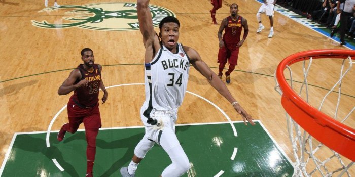 1024x768 Giannis Wallpaper 889759 Source - Giannis Antetokounmpo On Court
