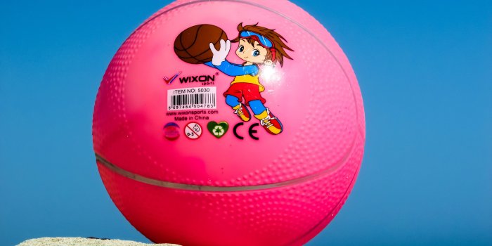 4608x2592 pink and green ball illustration free image | Peakpx