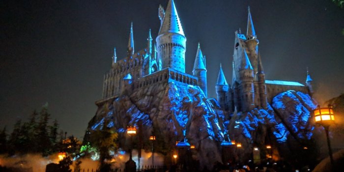 1600x900 'Dark Arts at Hogwarts' light show debuts