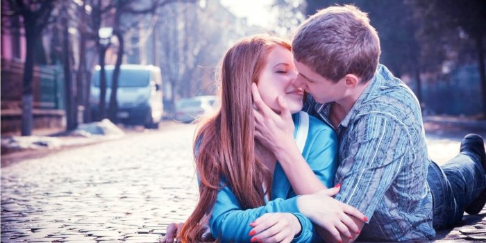 1366x768 Beautiful Love Couple Kiss Pictures Full HD Wallpapers ou can make
