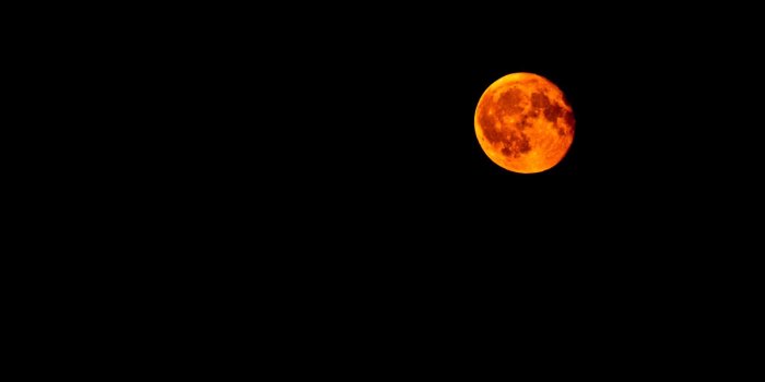 1920x1080 Red Full Moon with Black Background Wallpaper - Wallpaper Stream
