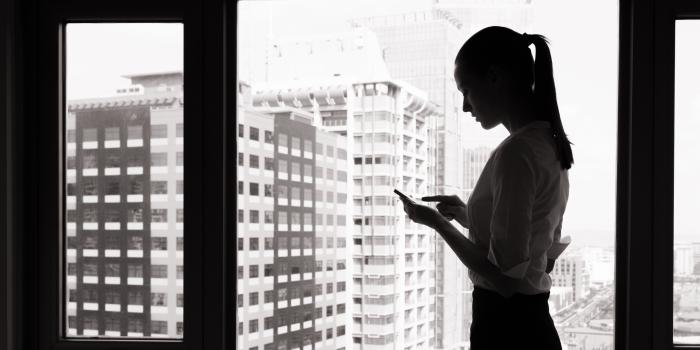 3840x2160 Wallpaper Girl use phone, window, black and white picture 3840x2160