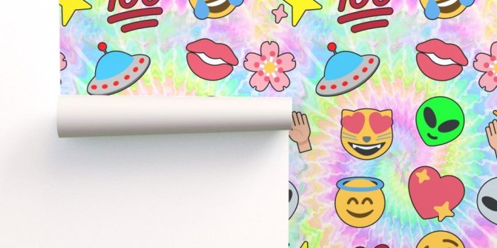 1024x1024 3 emoji aliens hearts stars smiling on Isobar by raveneve | Roostery