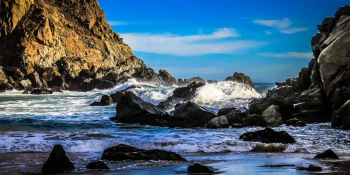 4988x3325 Waves crash at Pfeiffer Beach in Big Sur, CA | California wallpaper