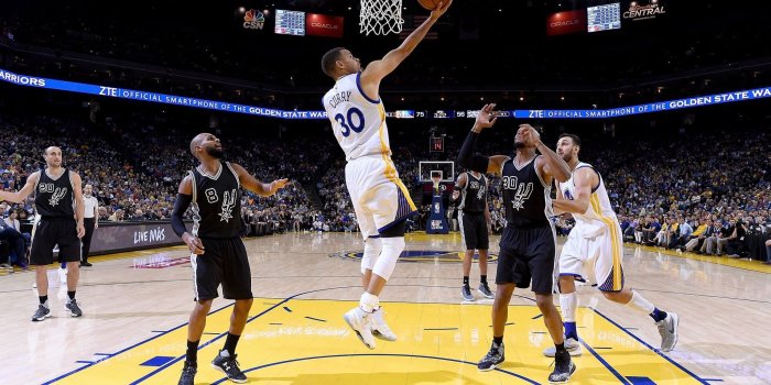 2048x1382 Golden State Warriors Curry Dunk Wallpaper High Resolution