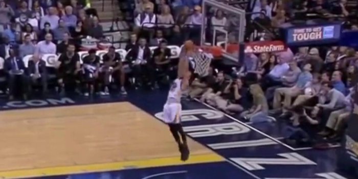 1280x720 Steph Curry tries reverse dunk, ball barely trickles in vs Grizzlies