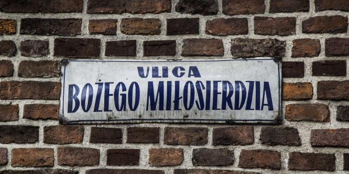 2400x1600 3110548 brick, brick wall, brick walls, god, krakow, merciful, mercy