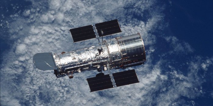 1280x842 Hubble Space Telescope over Earth | ESA/Hubble