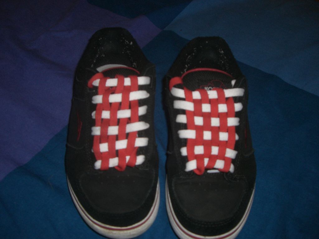 1024x768 Checkerboard Your Shoelaces: 8 Steps