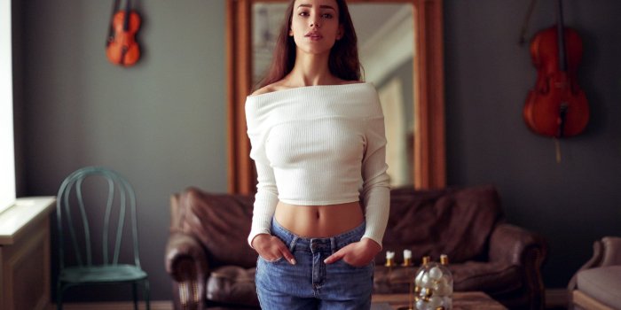 2400x1600 Woman wearing white off-shoulder top and blue jeans HD wallpaper