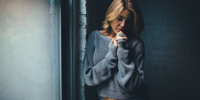 2000x1333 HD wallpaper: women, Rob Sese, blonde, grey shirt, jeans, denim