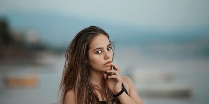 728x1092 HD wallpaper: torn jeans, women, portrait | Wallpaper Flare