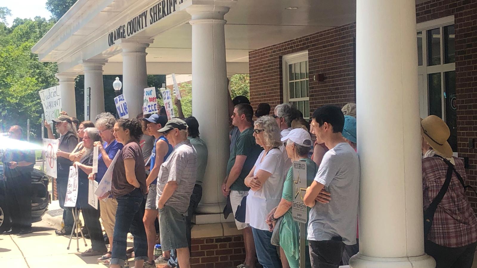 2560x1440 Immigrant advocates demand Orange County sheriff to change policies