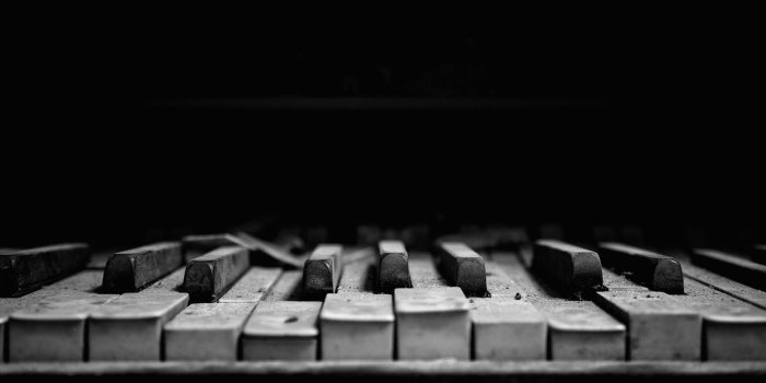 1920x1080 old broken piano keys | 1 in 2019 | Piano photography, White piano