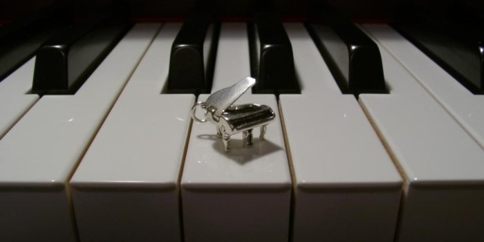 1024x768 I really think that this is cool even though its just a keychain