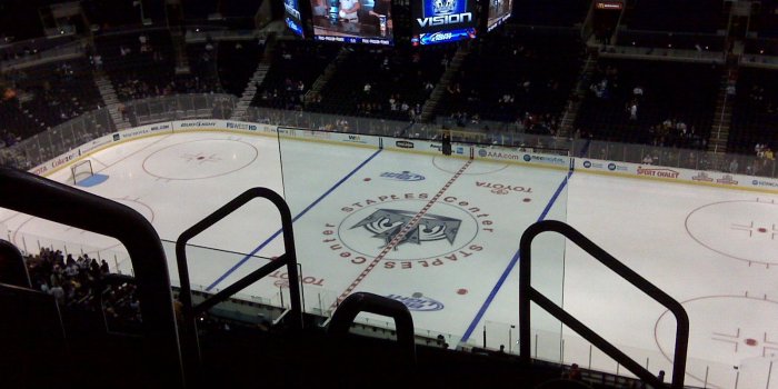 1600x1200 File:Los Angeles Kings Game @ Staples Center.jpg - Wikimedia Commons