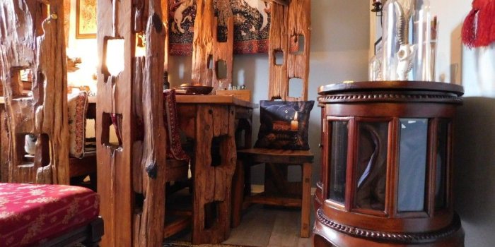 1024x768 DIY Gryffindor Common Room: Creating a 'Harry Potter' Themed Room in