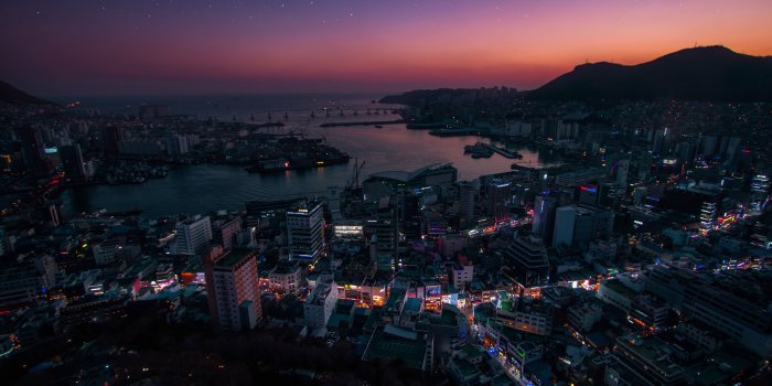 5472x3648 Night falls on Busan, South Korea 5k Retina Ultra HD Wallpaper