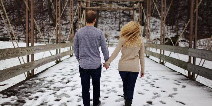 5120x3413 Lovers Holding Hands Images HD Download Free Wallpapers