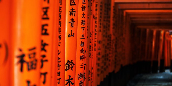 2560x1600 Japan Kyoto torii gates pathway Japanese architecture Fushimi Inari