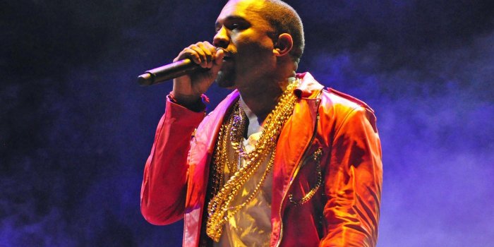 1900x1068 Kanye West Performing Wallpaper 64098 1900x1068px