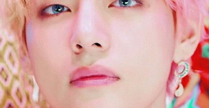 675x1280 180824 - V Bts Idol Mv Free Wallpaper & Backgrounds - Larutadelsorigens