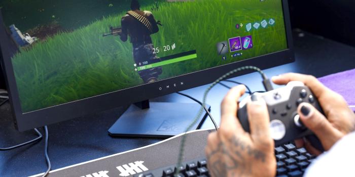 2560x1440 Australia Is Freaking Out Over 'Fortnite'