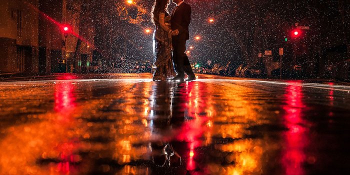 1920x1200 20+ Love Couple's Romance in the Rain Wallpapers