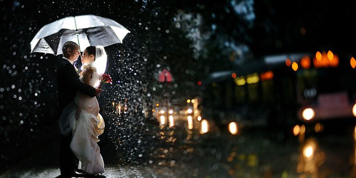 1920x1200 20+ Love Couple's Romance in the Rain Wallpapers