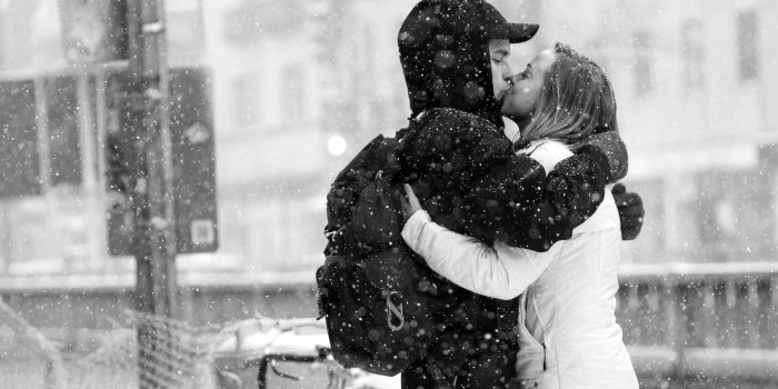 3265x2177 Love Couple Kisses Wallpapers