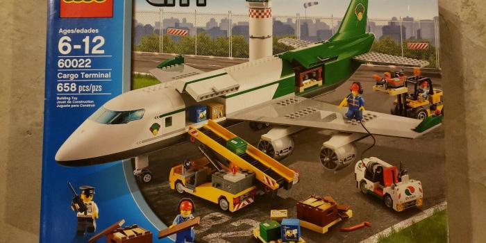 1600x1200 LEGO City Cargo Terminal (60022)