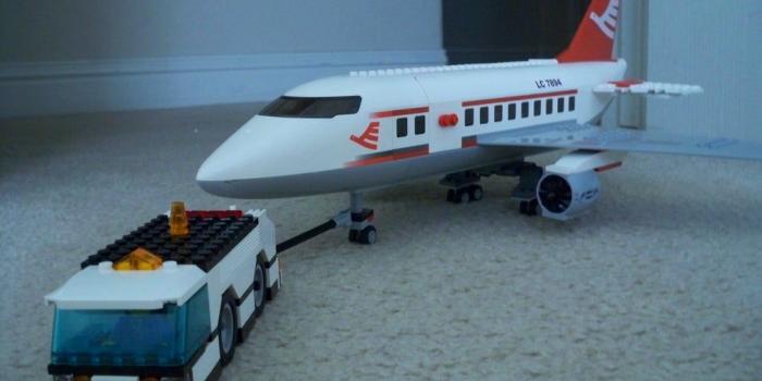 1024x768 LEGO Airplane Tug
