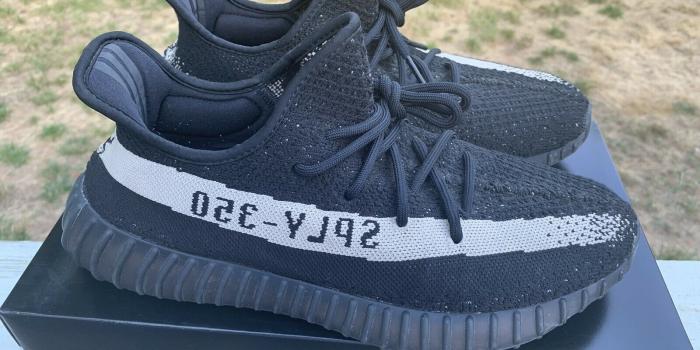 1600x1200 adidas Yeezy Boost 350 V2 Black White Oreo 10.5
