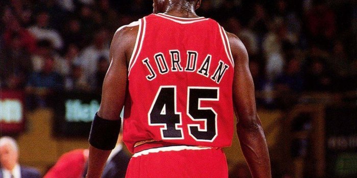 1024x768 Science of Michael Jordan's Slam Dunks and Hang Time in Basketball