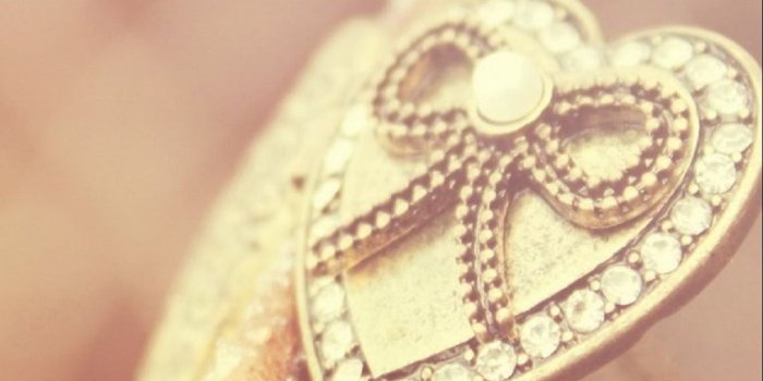 1080x1920 Heart Necklace For Couples - Iphone 6s Wallpaper Hd Rose Gold Free