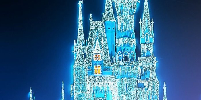 852x1608 Christmas Disney Castle | Disney | Disney wallpaper, Disney magic