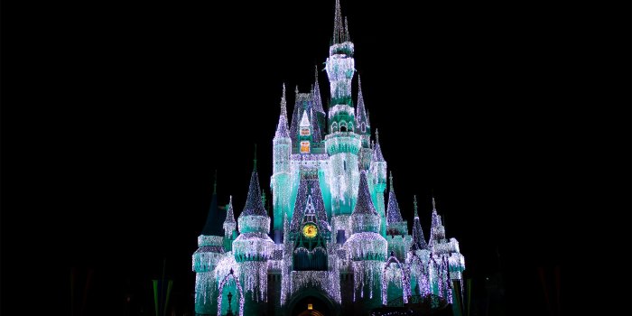2560x1440 45+] Magic Kingdom Christmas Wallpaper on WallpaperSafari