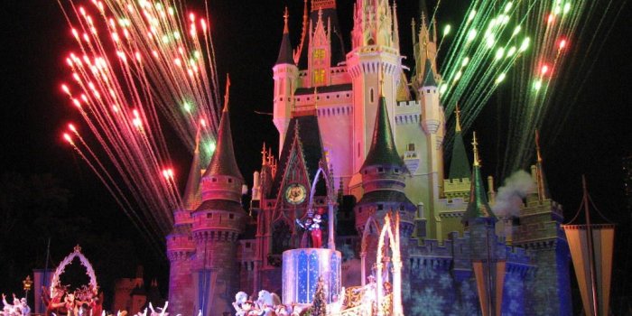 1024x768 45+] Magic Kingdom Christmas Wallpaper on WallpaperSafari