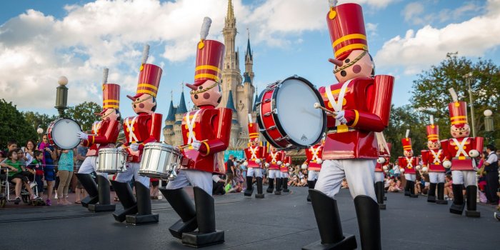 1919x1200 Christmas Parade at Magic Kingdom, Walt Disney World widescreen
