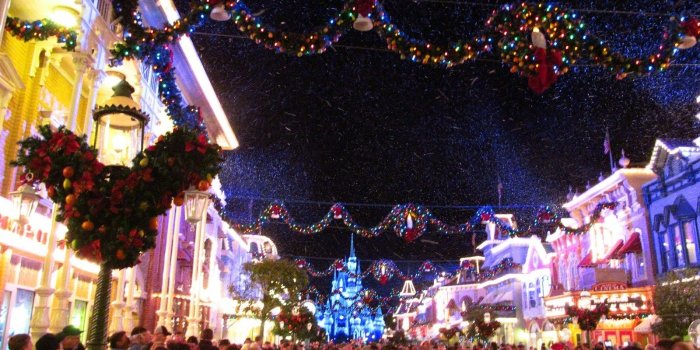 1600x1200 Walt Disney World for Disneylanders: Mickey's Very Merry Christmas