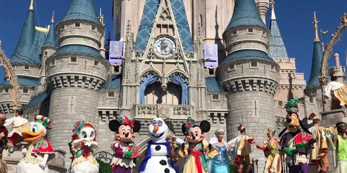 1600x1200 It's Christmas at Walt Disney World - Belle's Moments