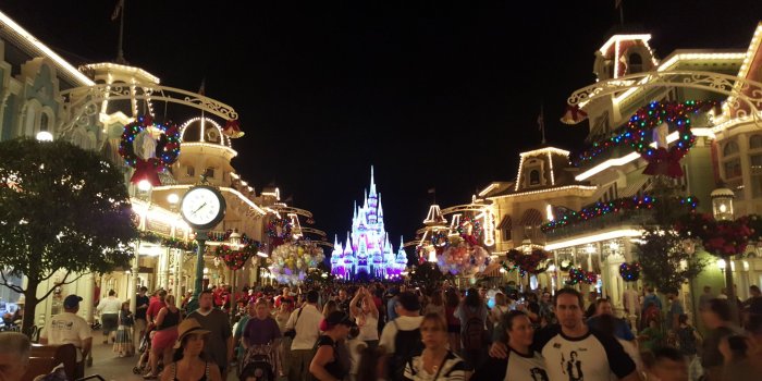 2048x1152 Christmas is back at Disney's Magic Kingdom - Photo Tour