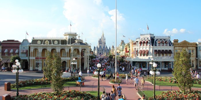 2560x1440 Magic Kingdom Christmas Wallpaper ✓ The Galleries of HD Wallpaper