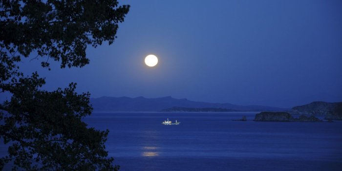 1600x900 Moon Wallpaper Hd (49+ images) on Genchi.info