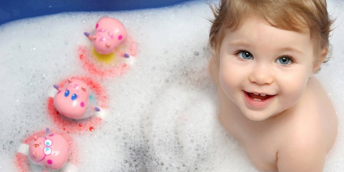 1600x1000 Funny Baby Desktop Wallpaper