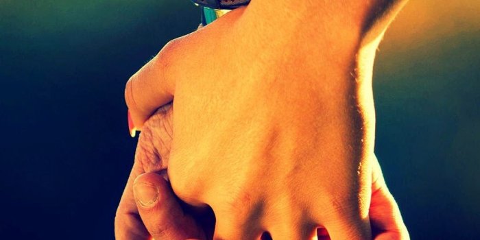 1080x1920 Couple Holding Hands - Cute Couples Holding Hands Free Wallpaper