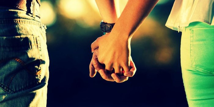 1198x800 Cute-Couple-Holding-Hands-Wallpapers - Small Talks