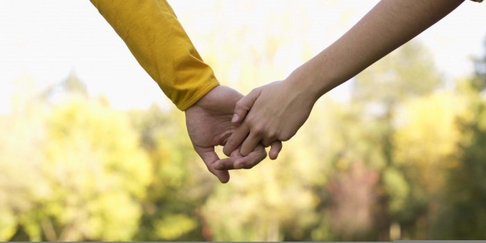 1600x1065 Holding Hands Wallpapers