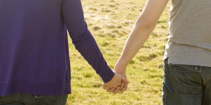 3200x2142 Free image of holding hands